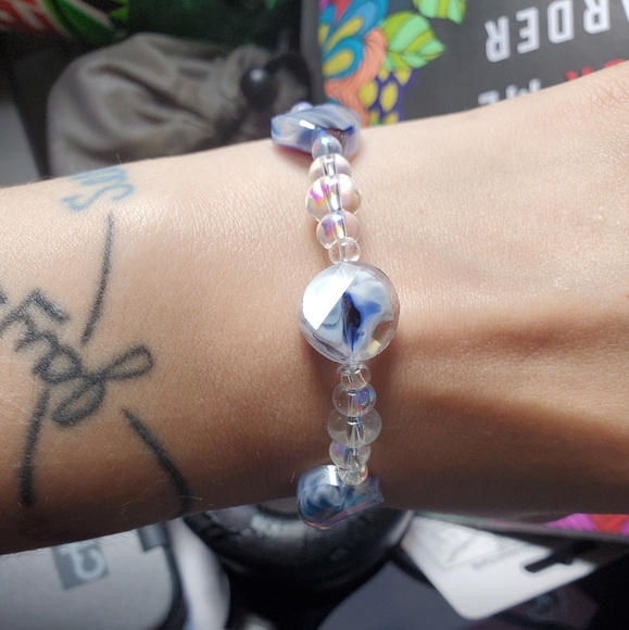 Handmade beaded bracelet - Picture 2 of 2